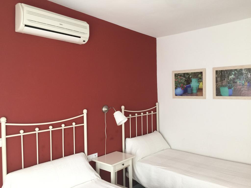 Hostal Monteluna Rociana Room photo