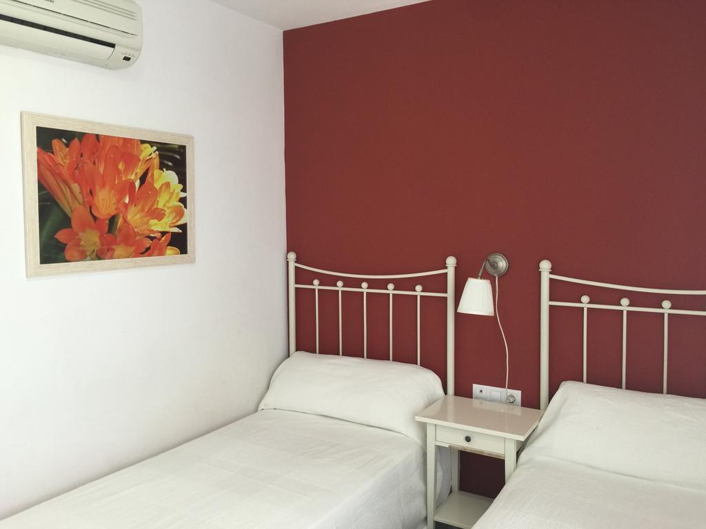 Hostal Monteluna Rociana Room photo